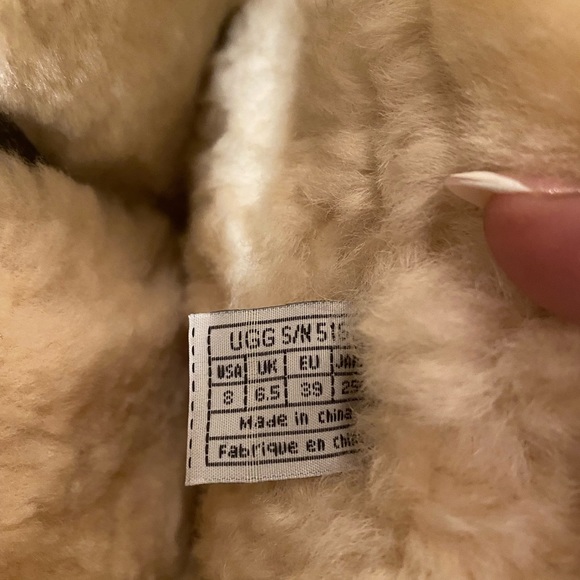 UGG gray fur in the inside Tall Uggs size 8 - Picture 2 of 13